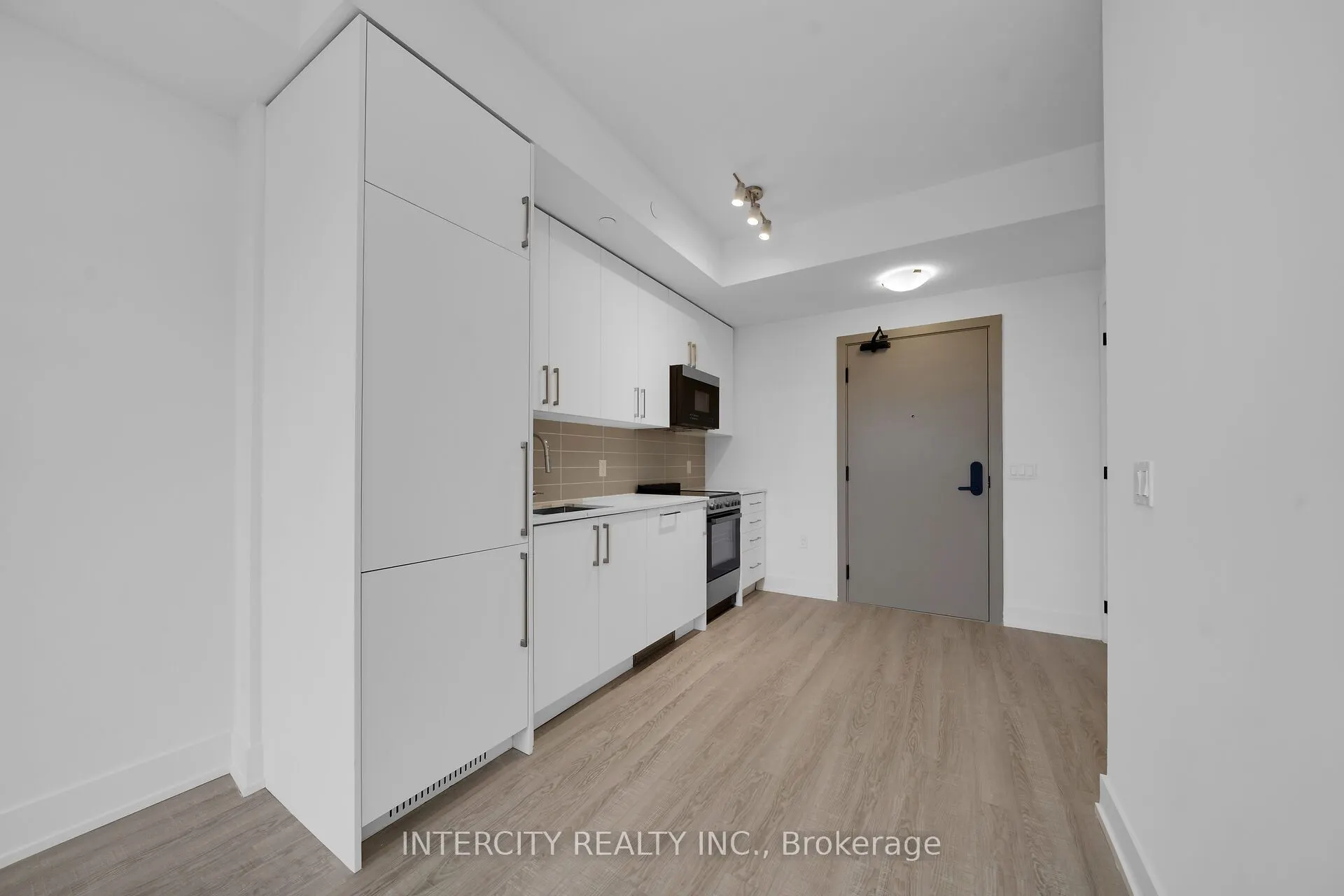 2075 King Road #333