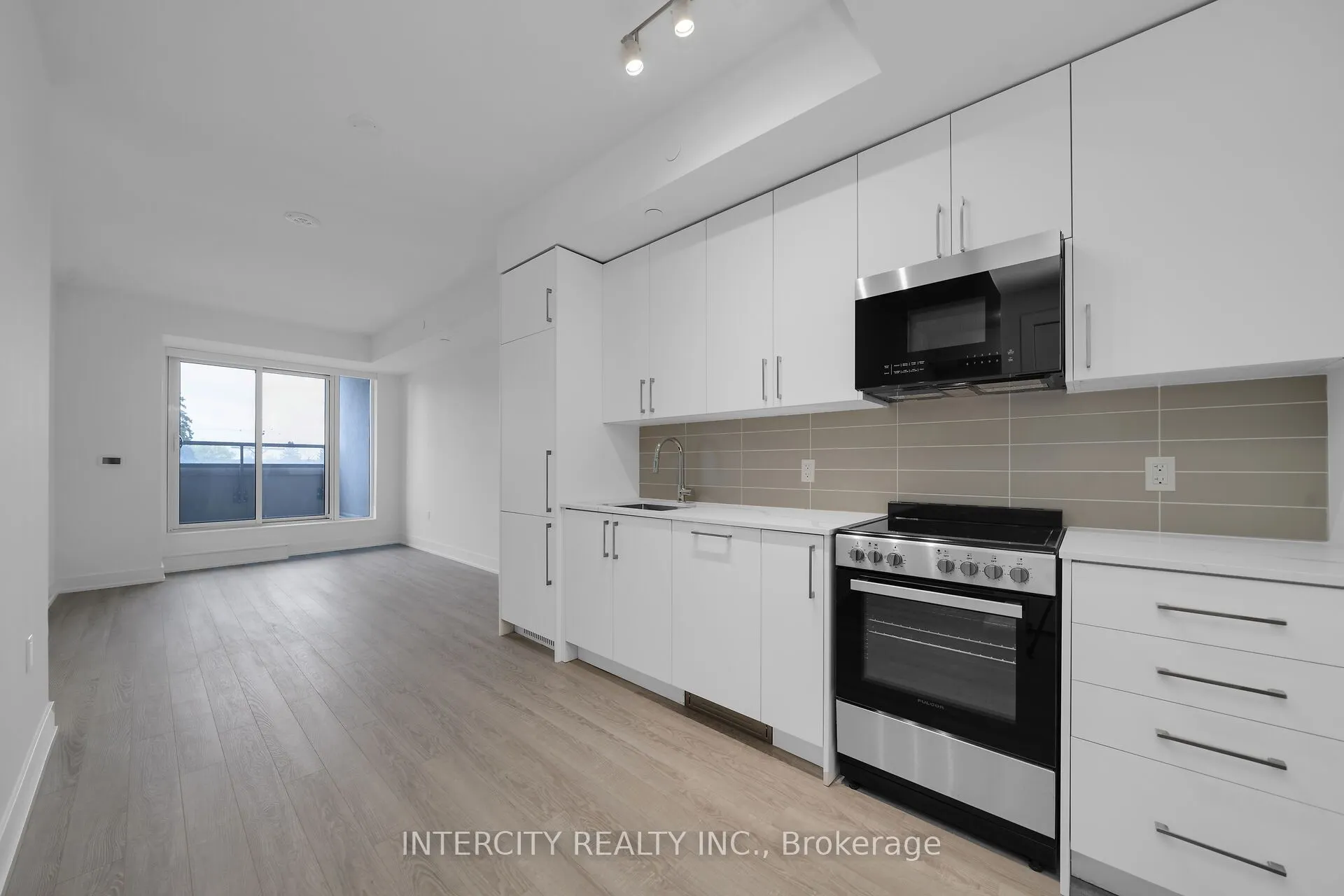 2075 King Road #333