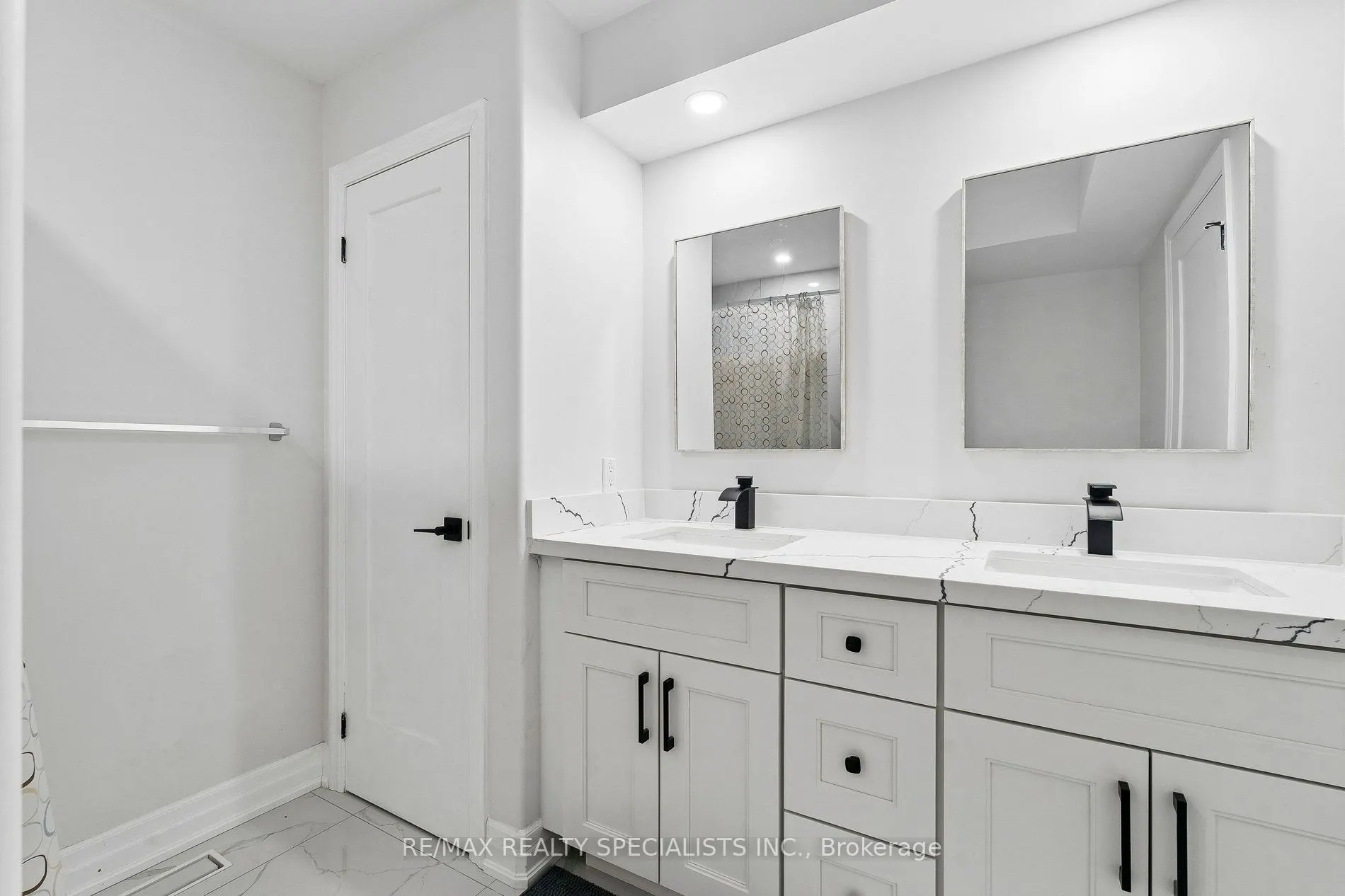 44 Albert Street W