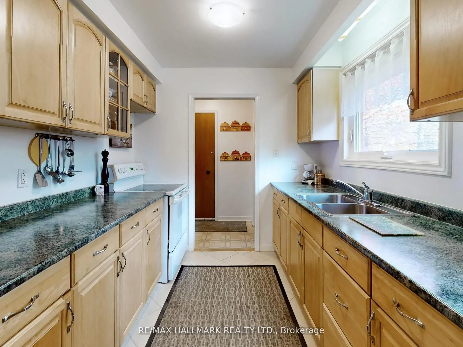 5193 Aurora Road