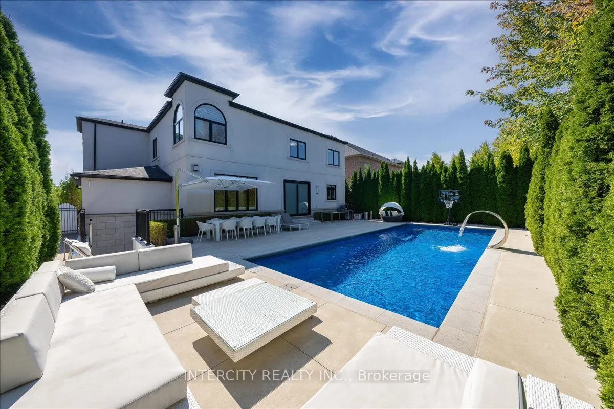 102 Cook's Mill Crescent