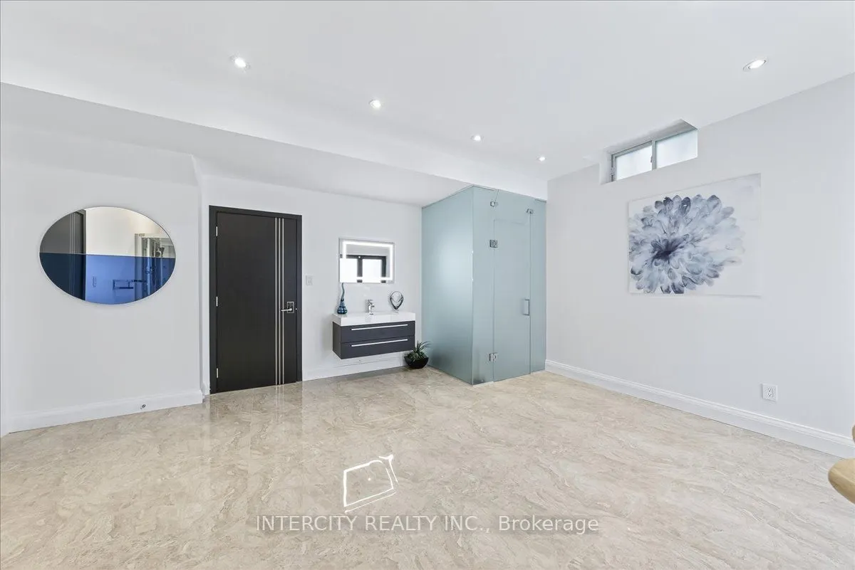 102 Cook's Mill Crescent