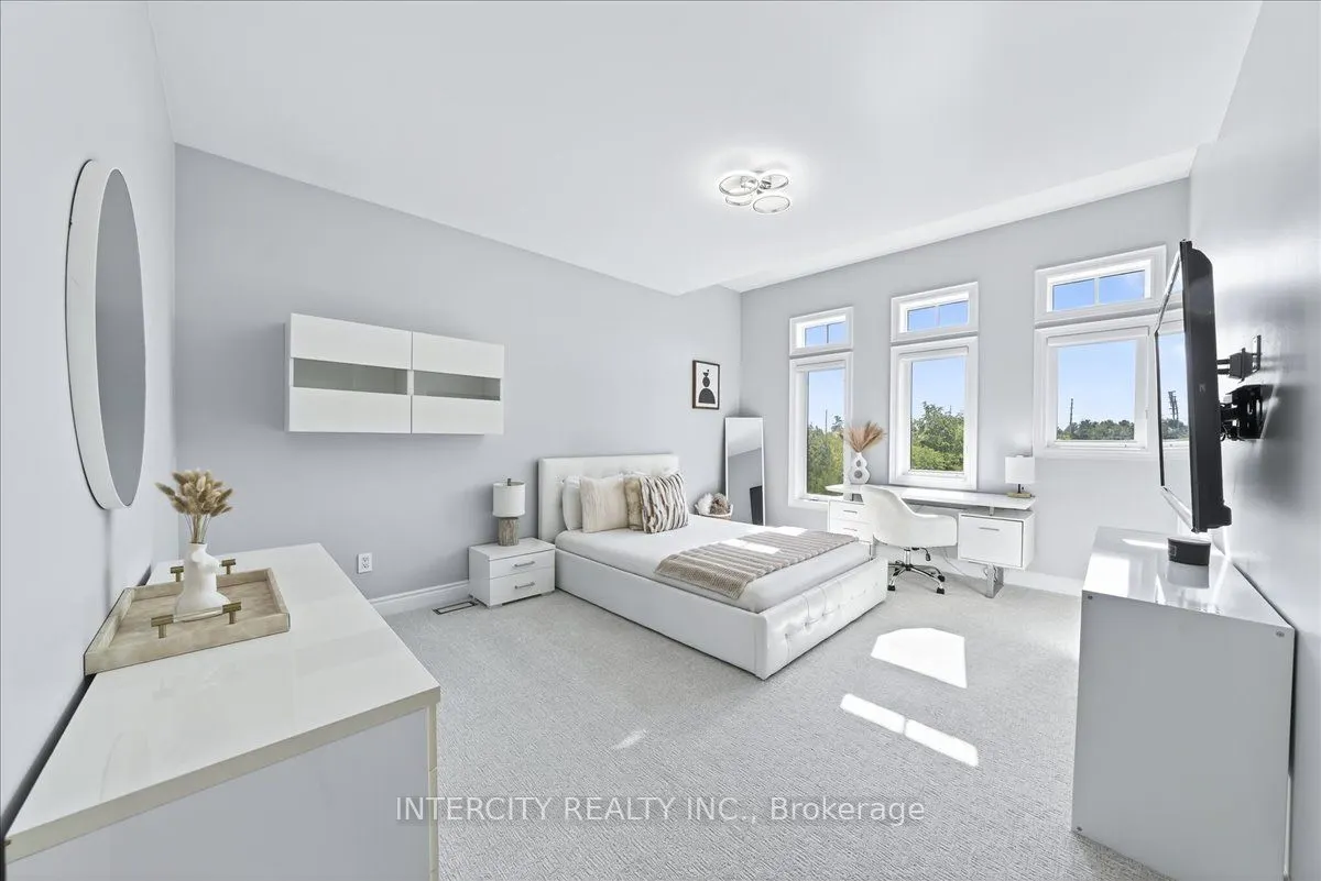 102 Cook's Mill Crescent