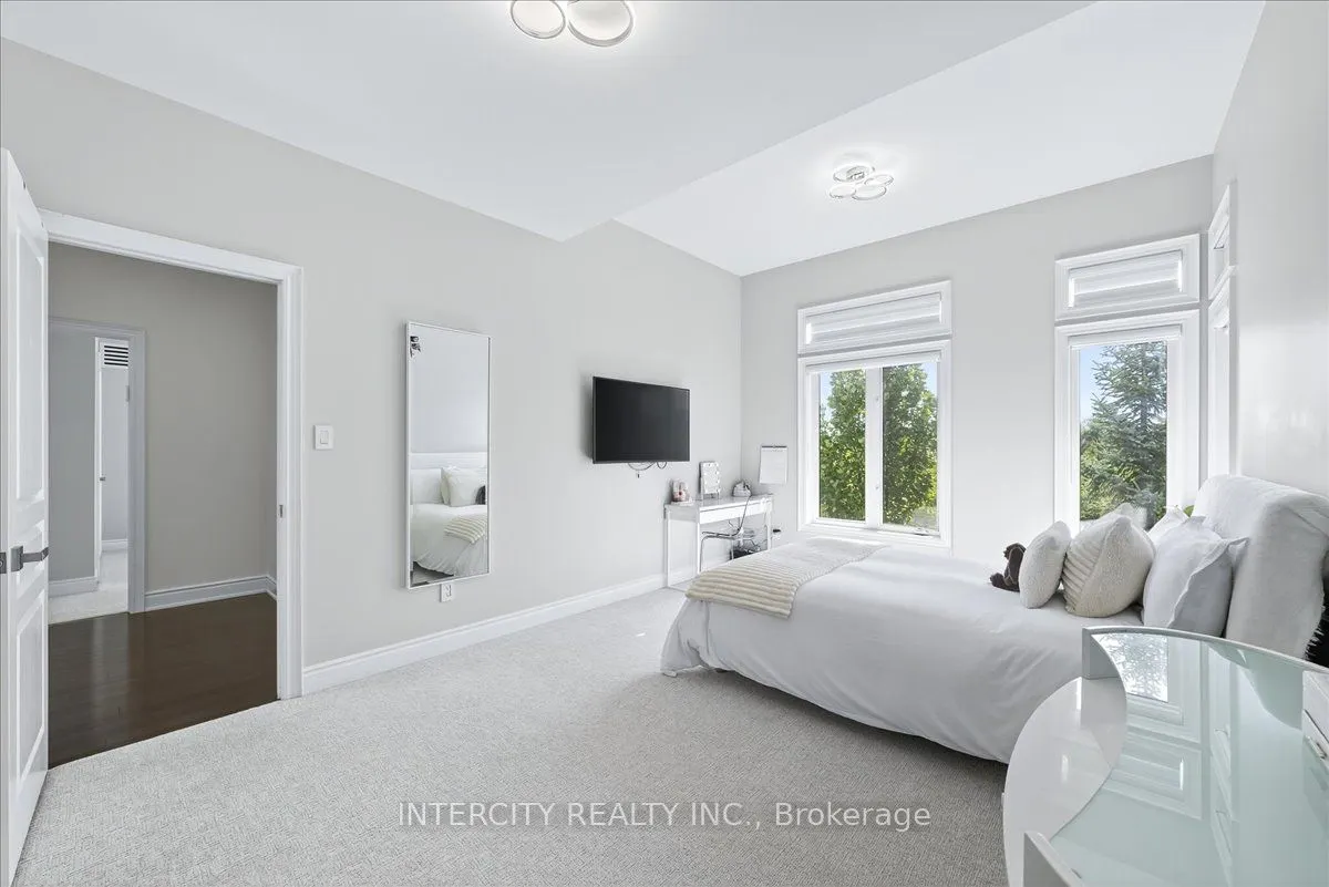 102 Cook's Mill Crescent