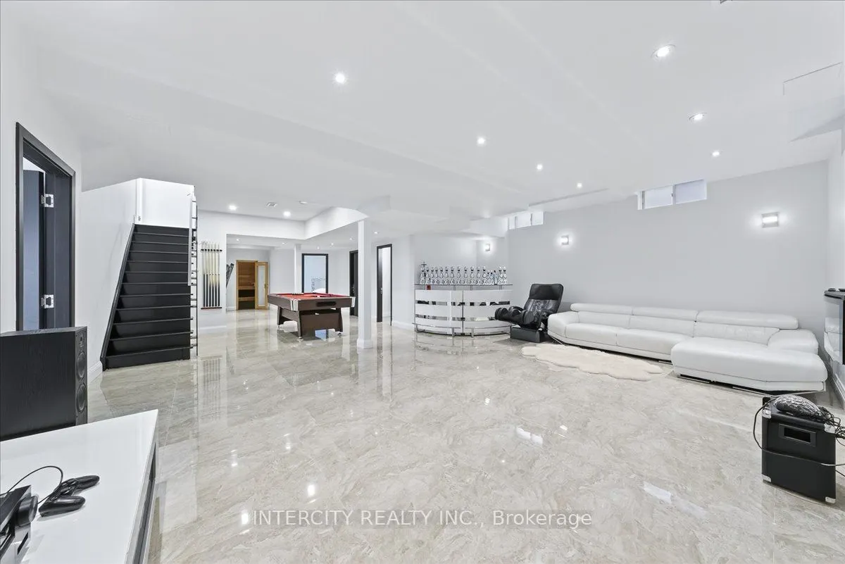 102 Cook's Mill Crescent