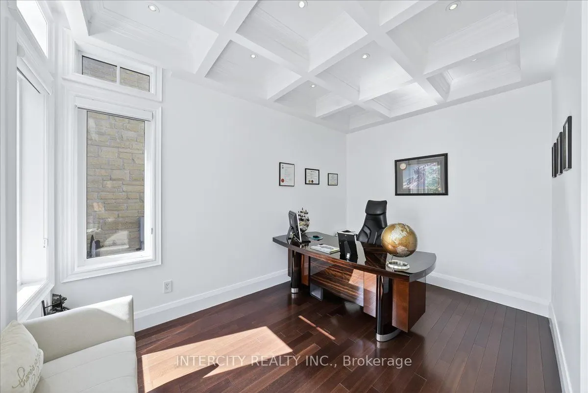 102 Cook's Mill Crescent