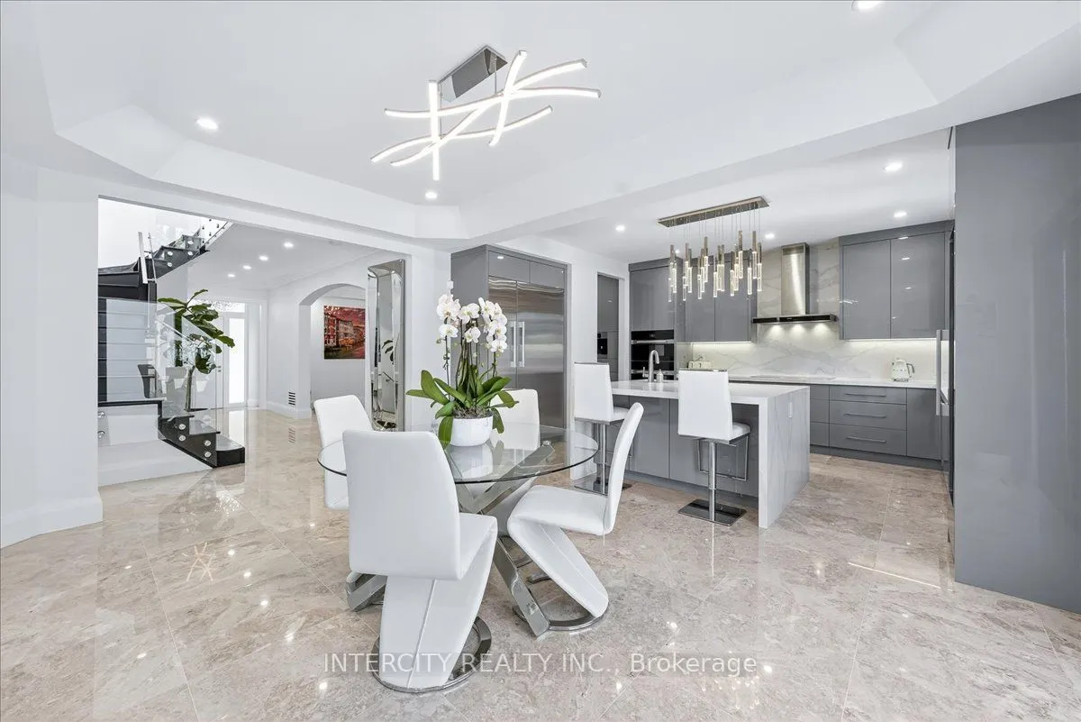 102 Cook's Mill Crescent