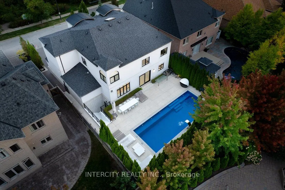102 Cook's Mill Crescent