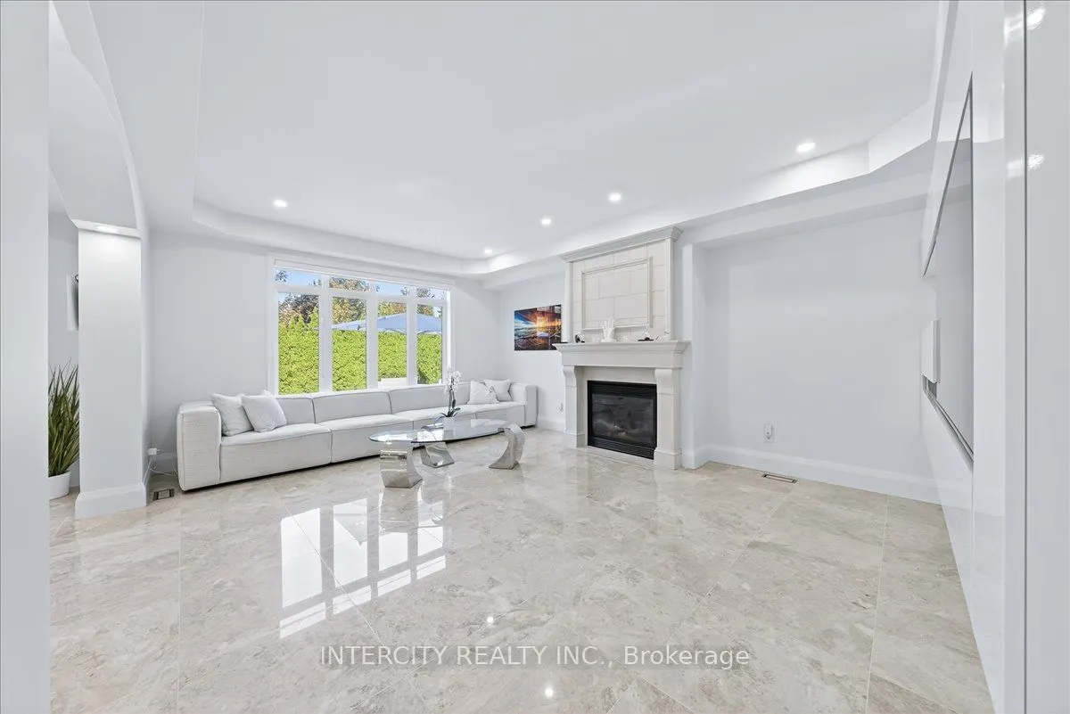 102 Cook's Mill Crescent