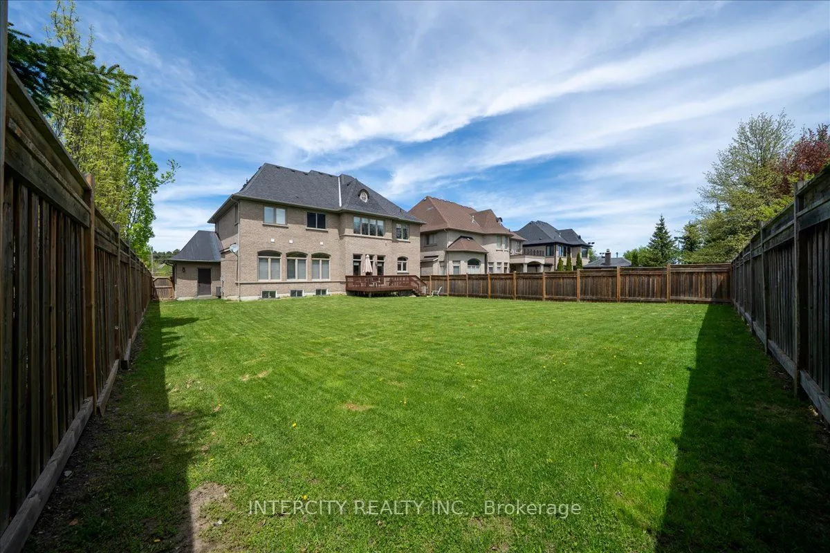 233 Carisbrooke Circle