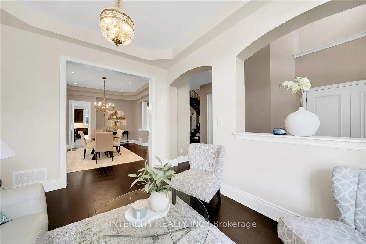 233 Carisbrooke Circle