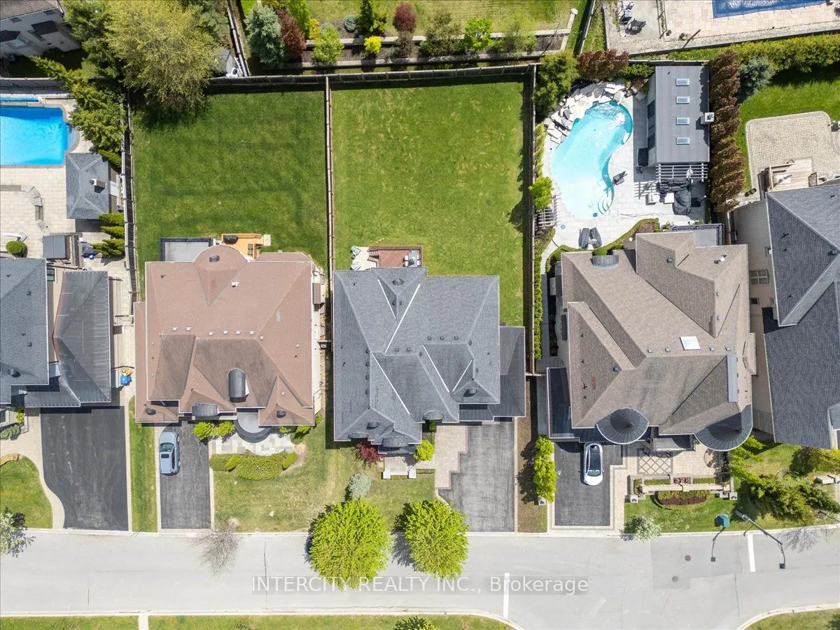 233 Carisbrooke Circle