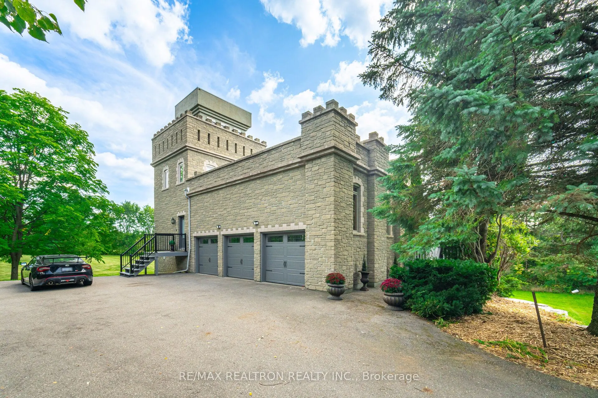 95 Loch Erne Lane