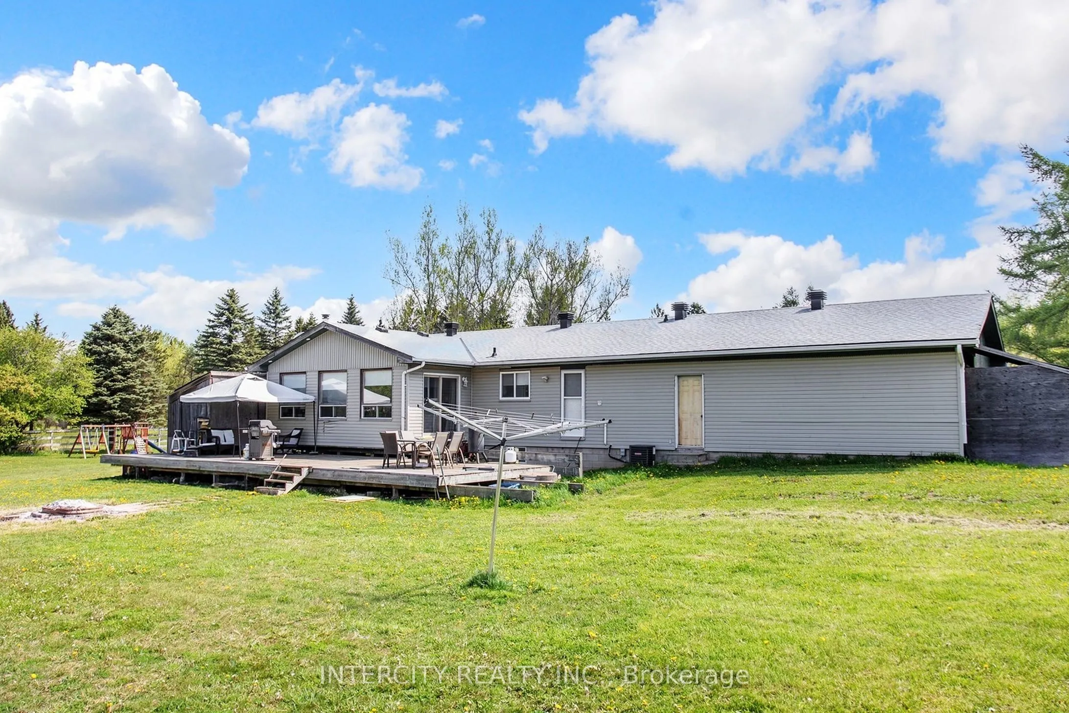 2076 15th Side Road