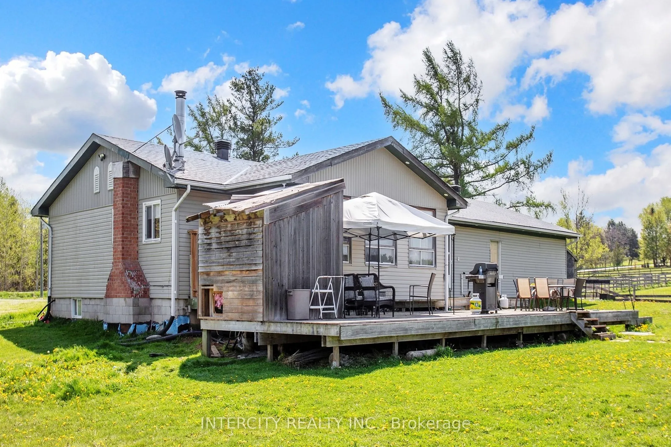 2076 15th Side Road