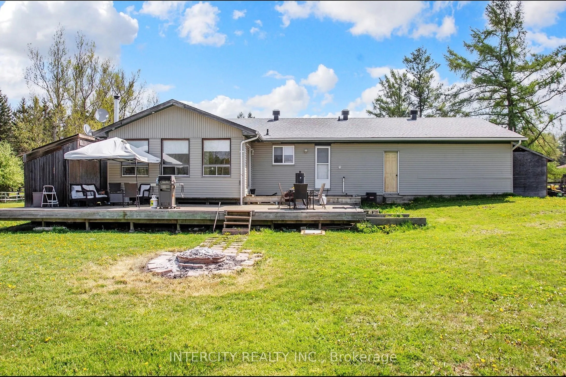 2076 15th Side Road