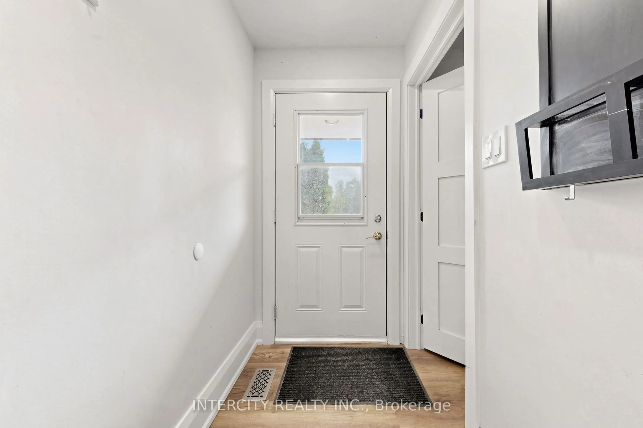 2076 15th Side Road