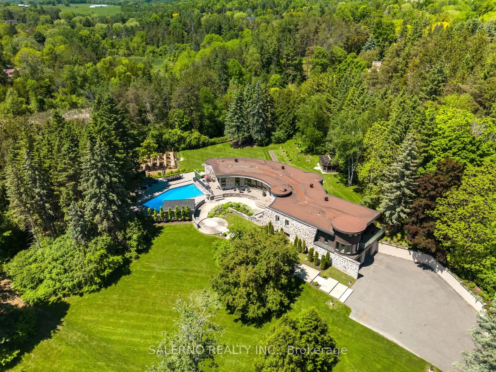 290 Kingscross Drive