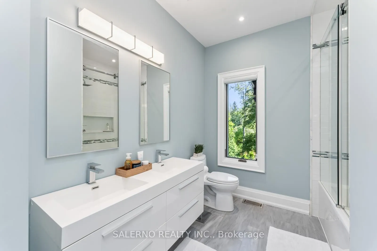 290 Kingscross Drive