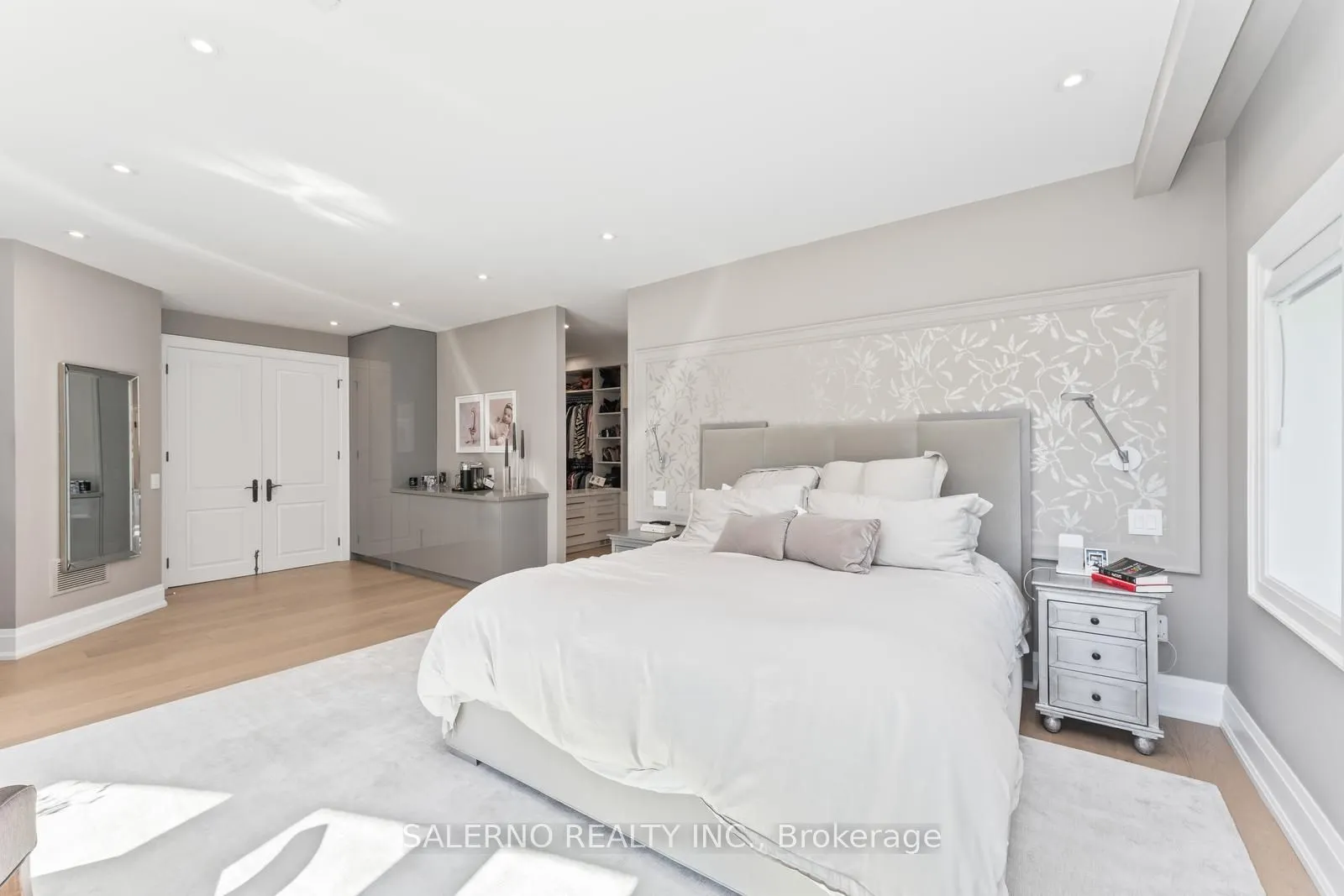 290 Kingscross Drive