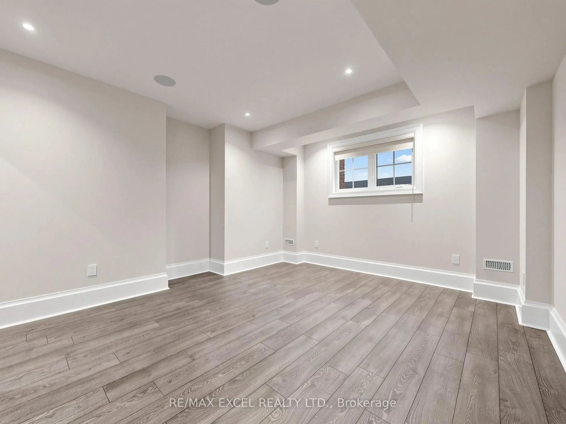 64 SUMMERFELDT Crescent
