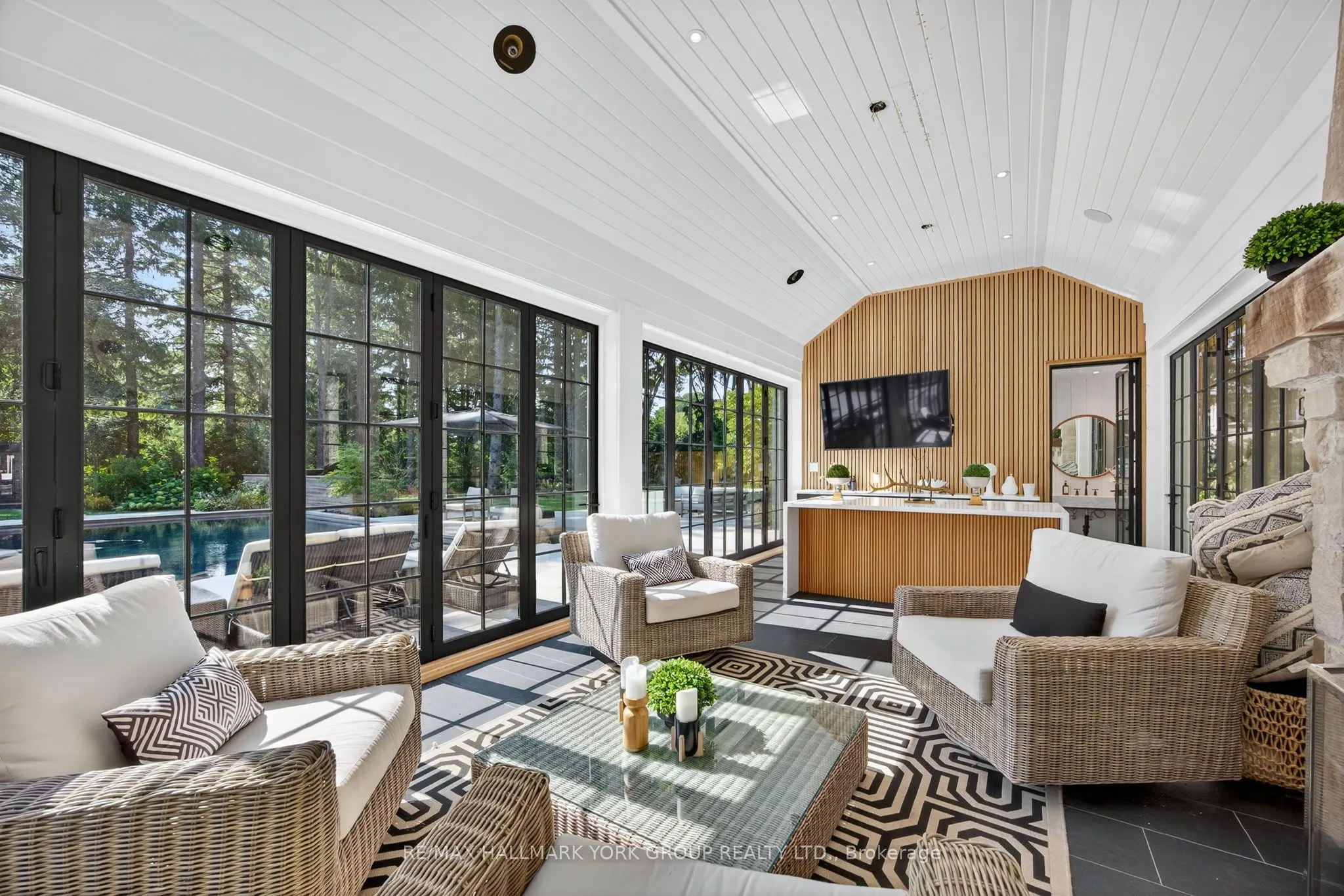 108 Kennedy Street W