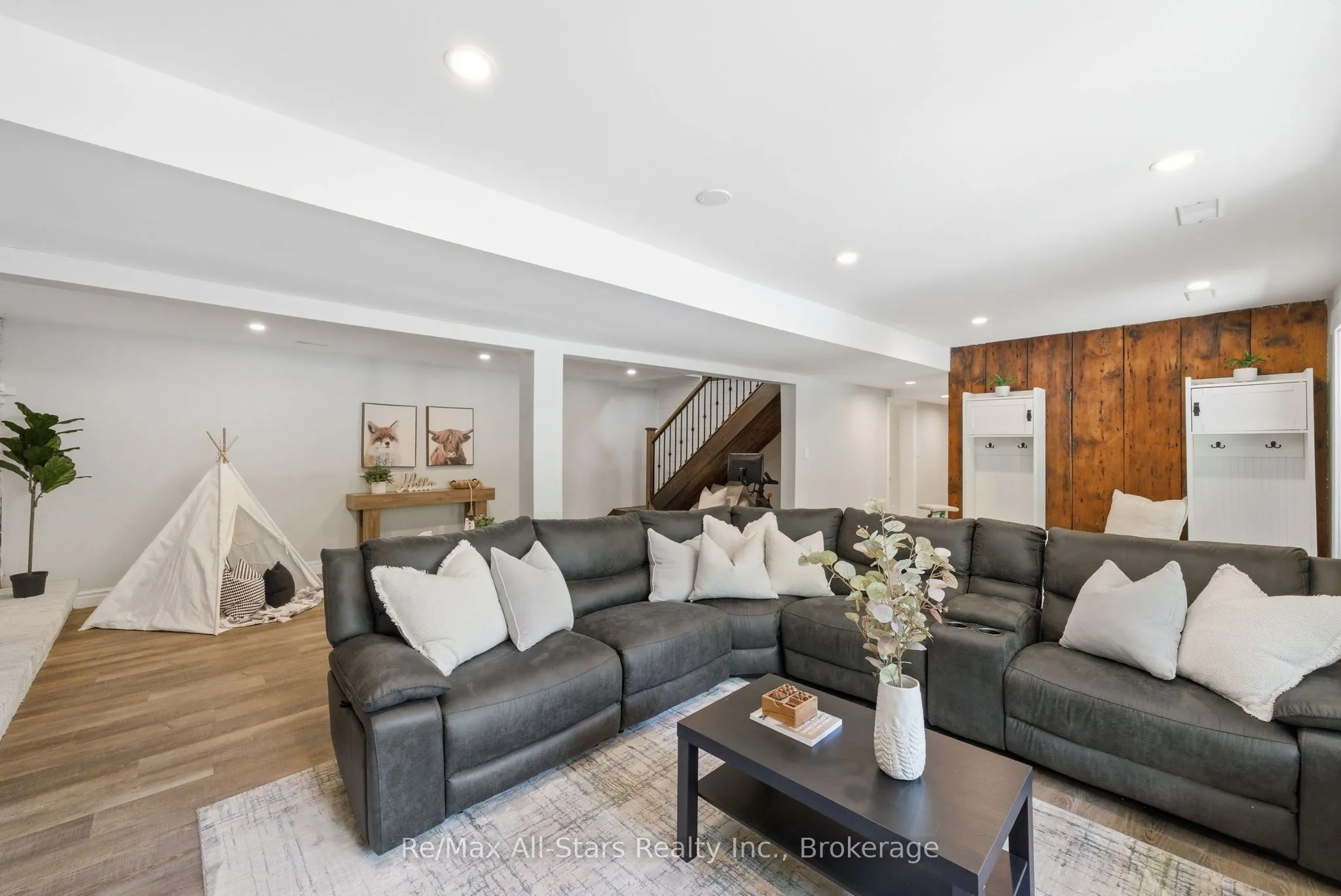 24 The Pines Lane