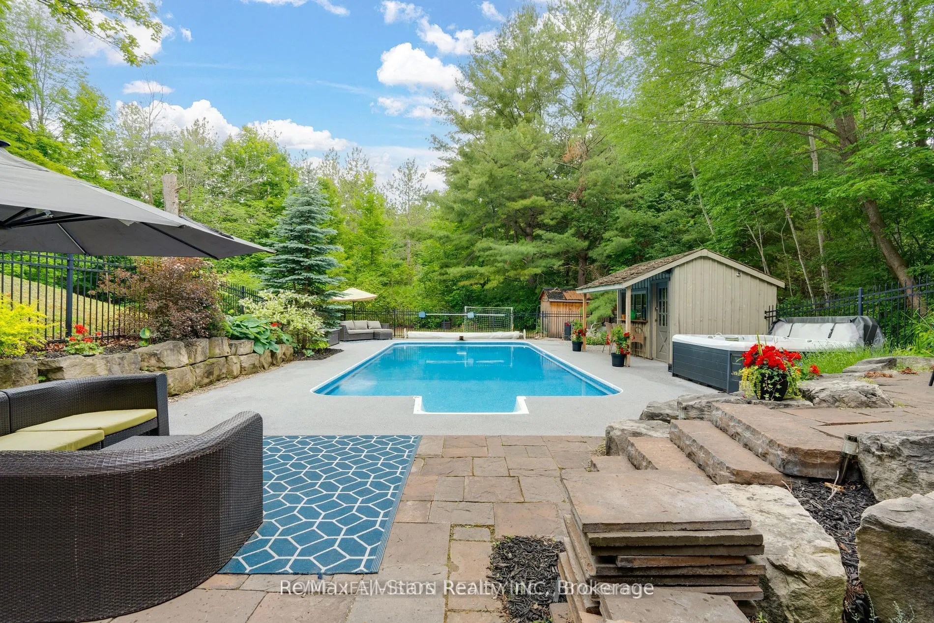 24 The Pines Lane