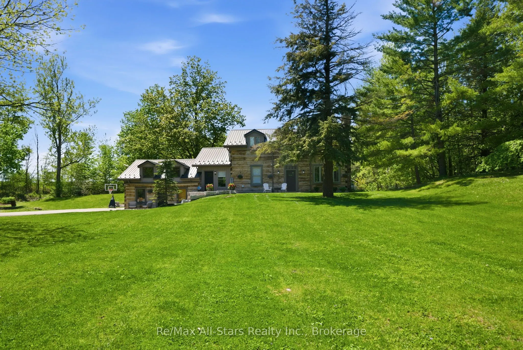 24 The Pines Lane