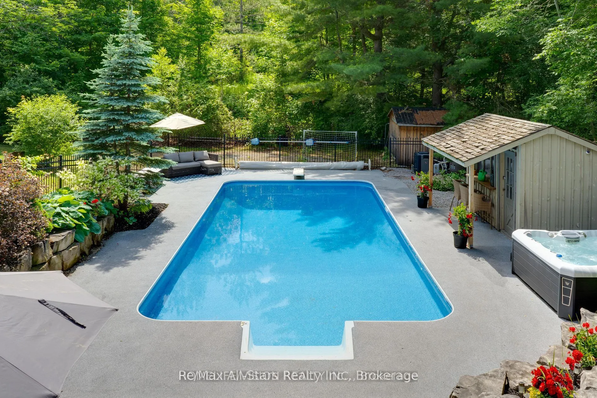 24 The Pines Lane