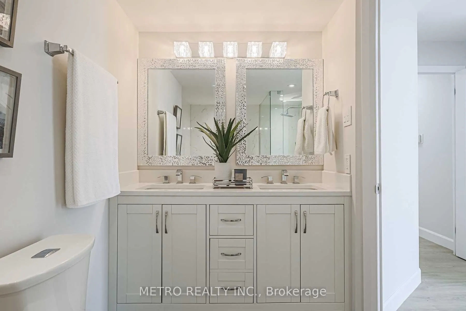 30 Harding Boulevard #706