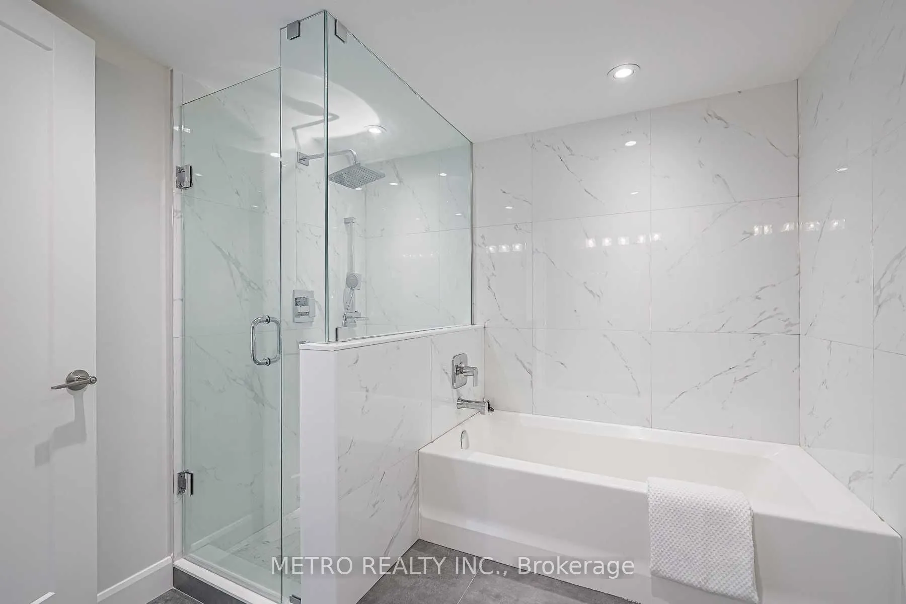 30 Harding Boulevard #706