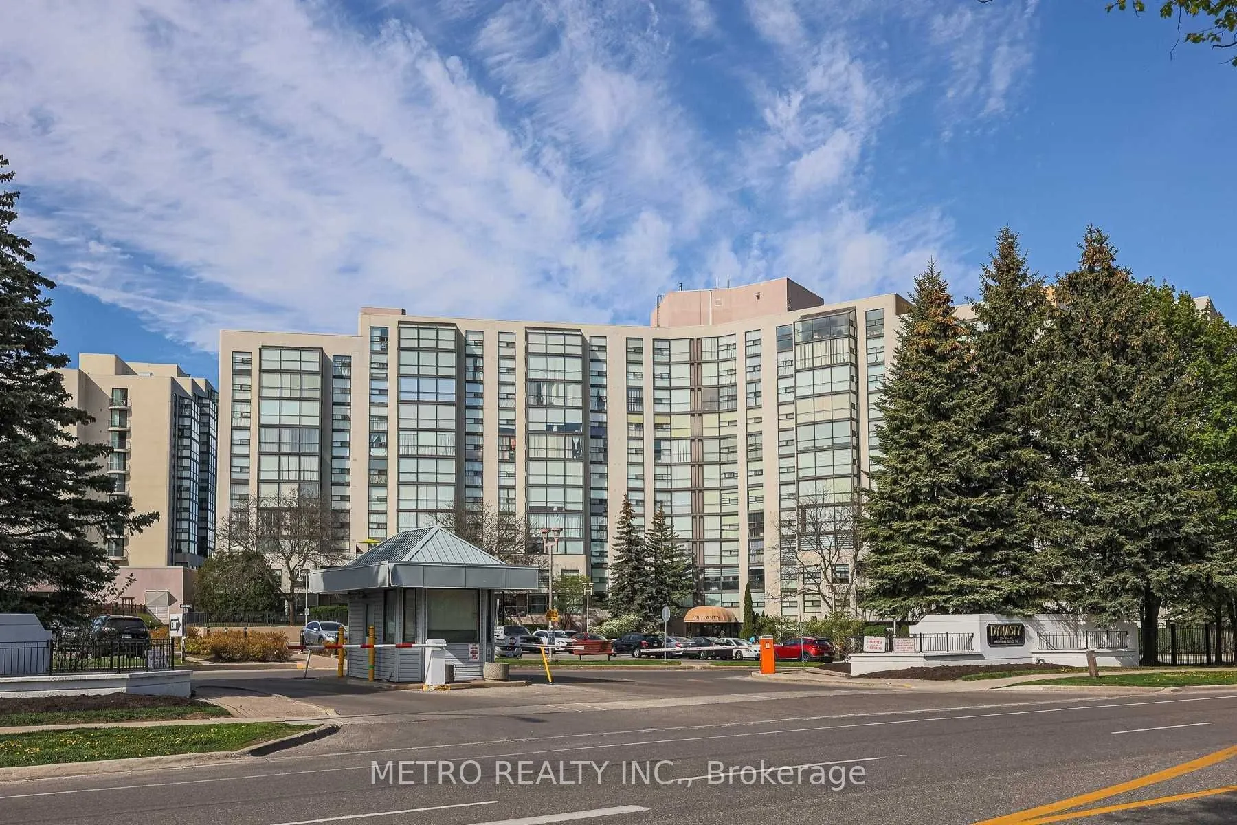 30 Harding Boulevard #706