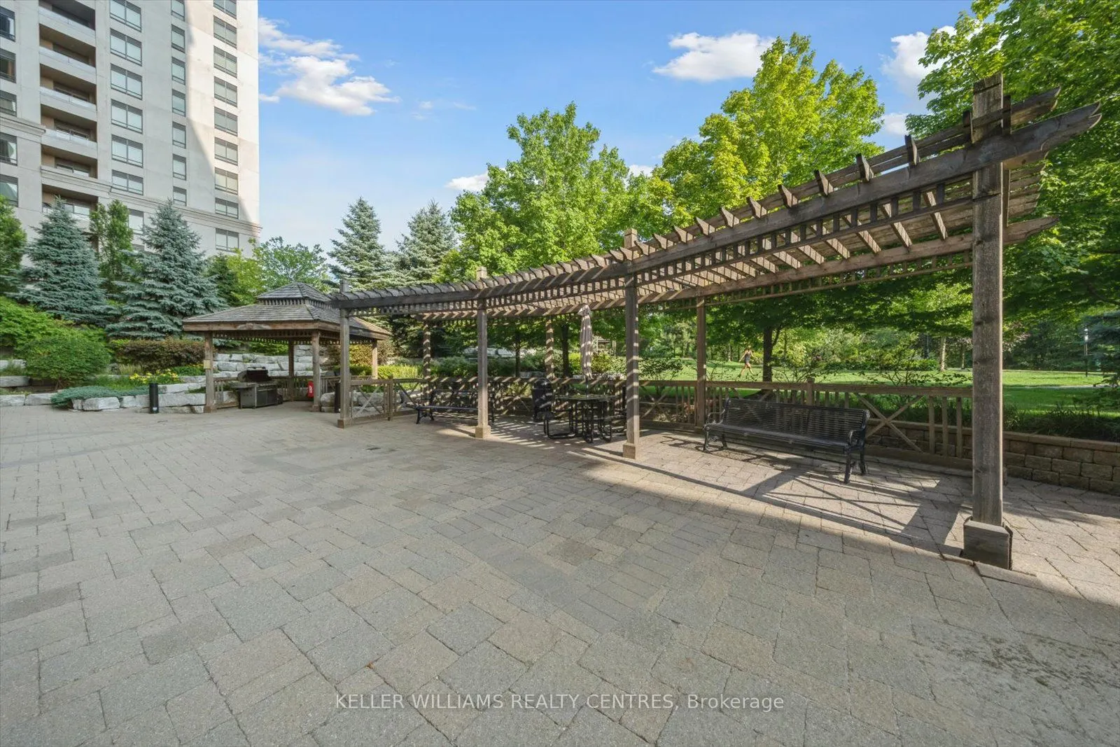 9245 Jane Street #902