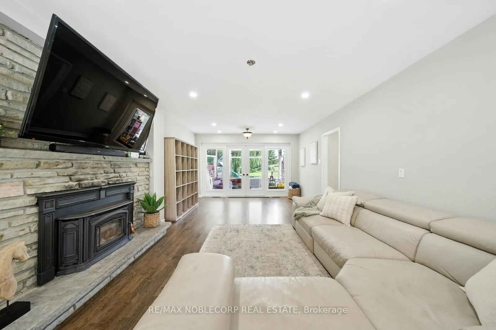 2037 15th Side Road