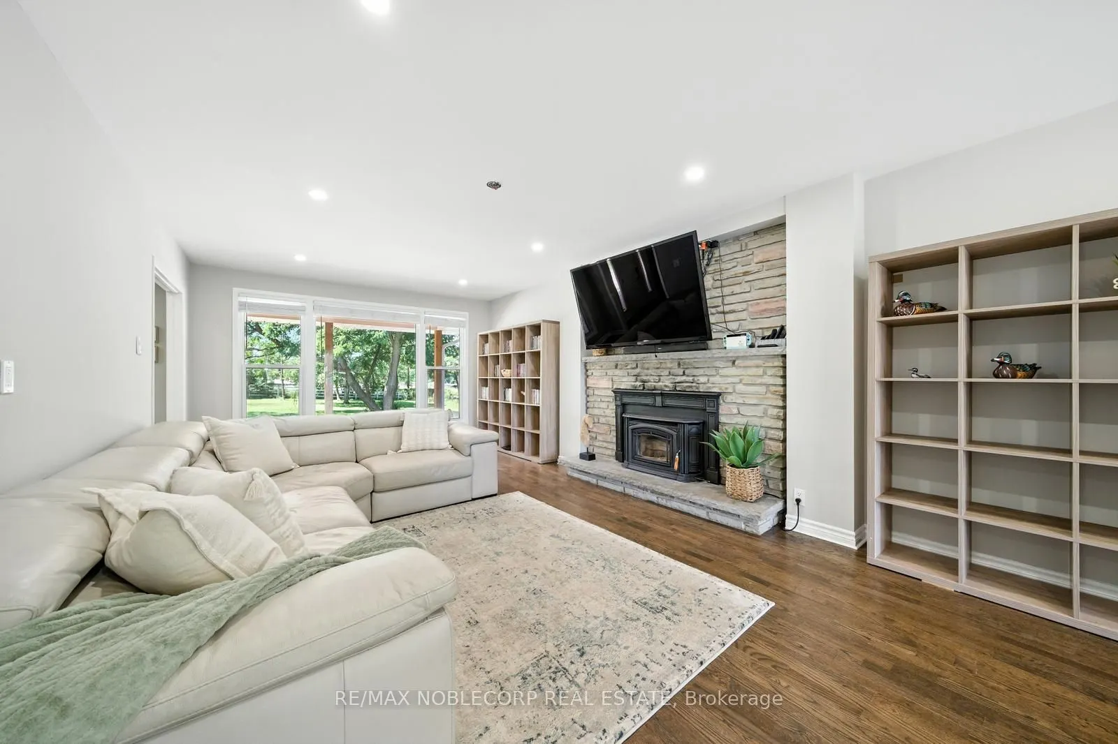 2037 15th Side Road