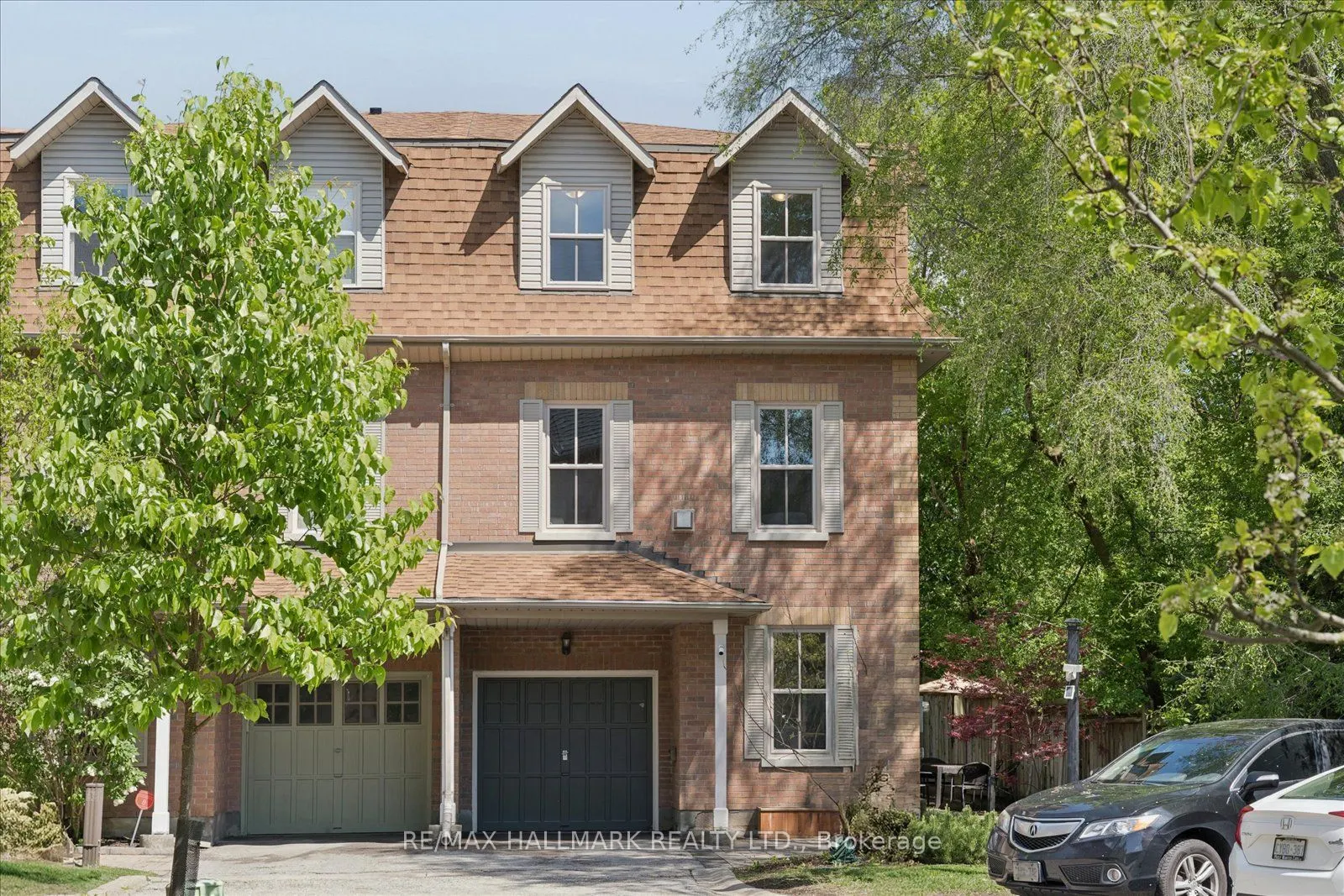 13 E J Lennox Way