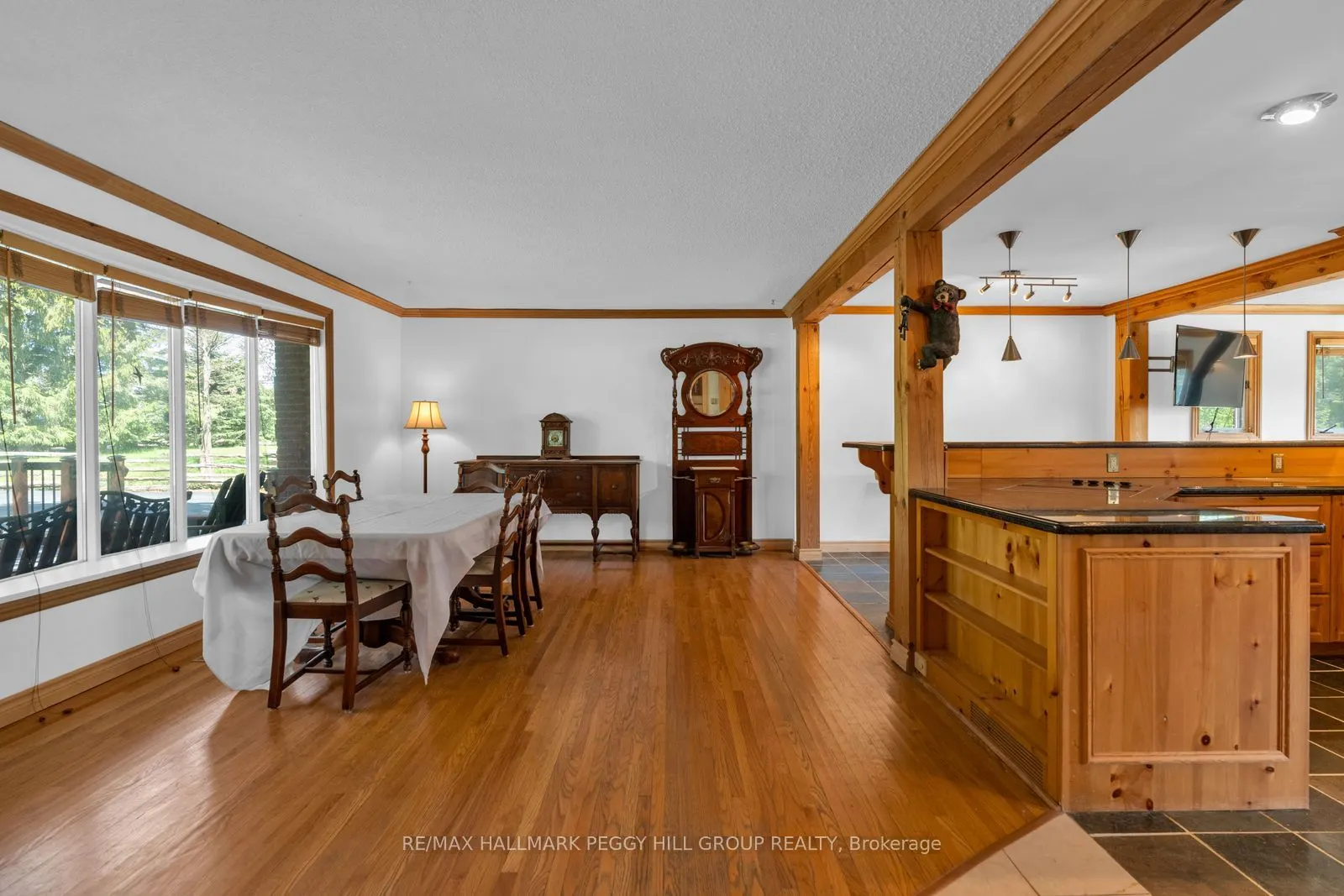 2145 18th Side Road