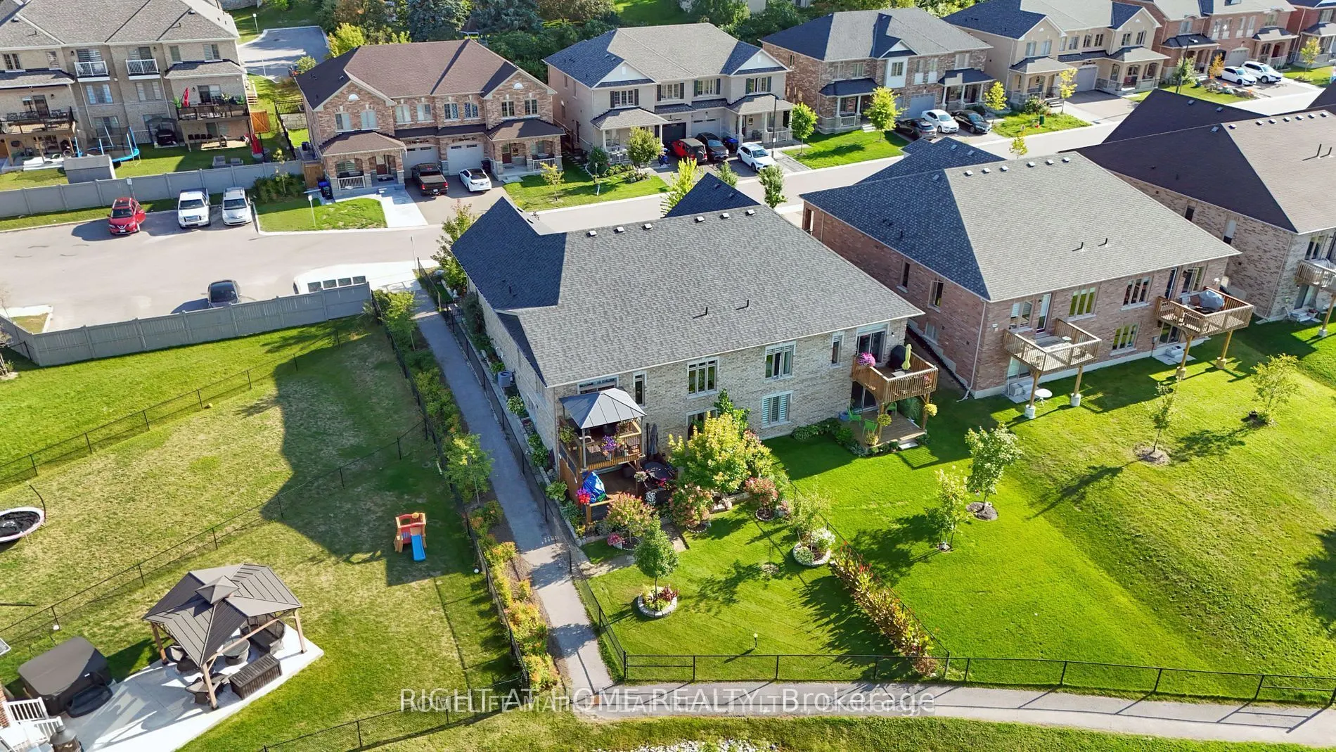 126 Kingsmere Crescent