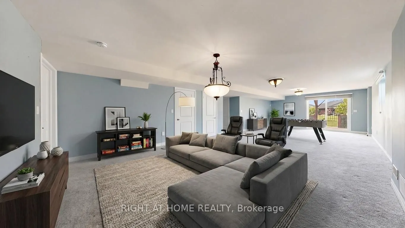 126 Kingsmere Crescent