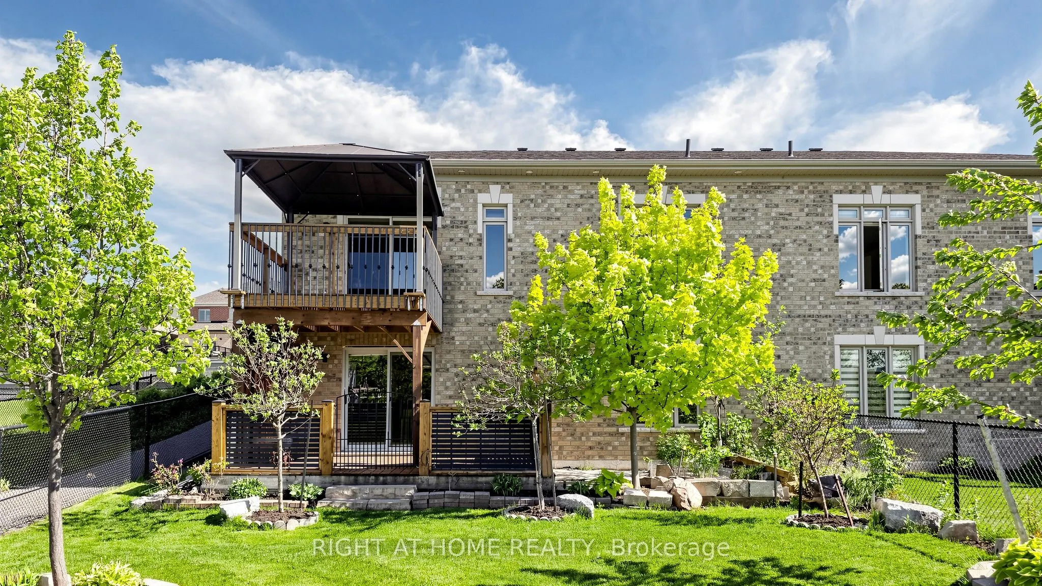 126 Kingsmere Crescent
