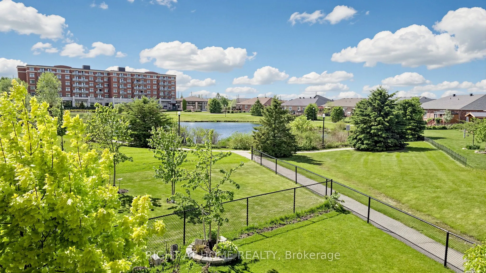 126 Kingsmere Crescent