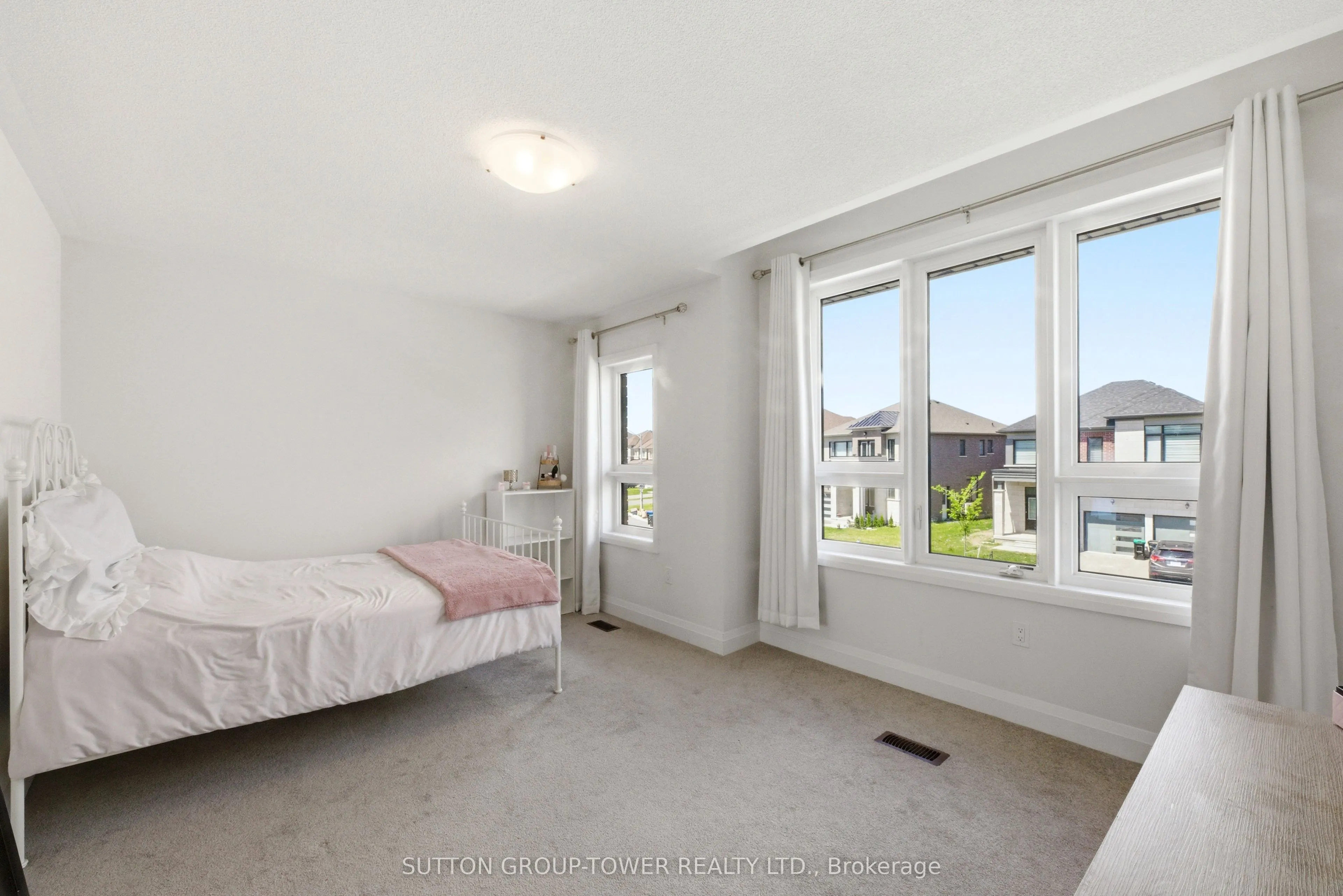 194 Ferragine Crescent