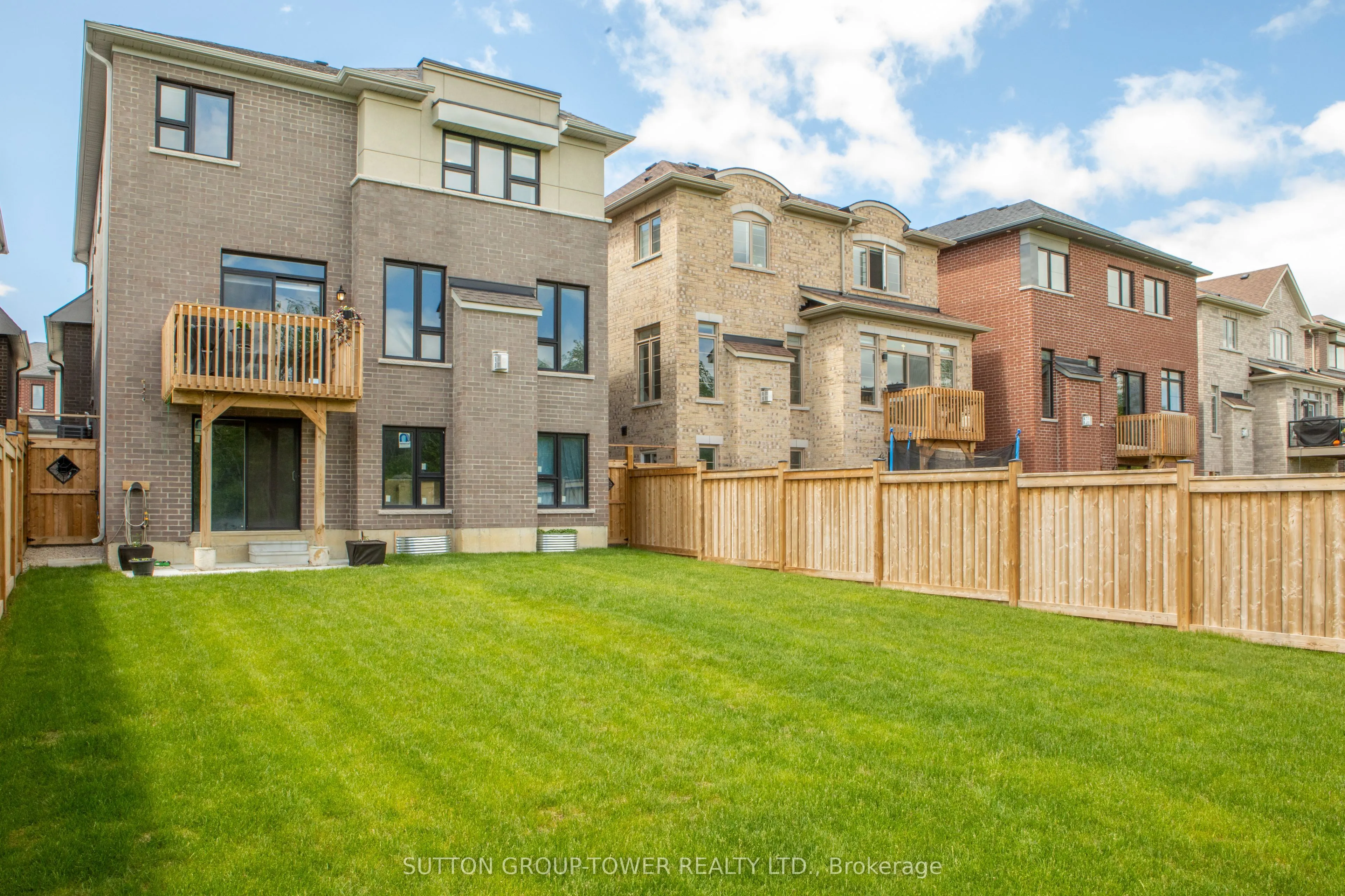 194 Ferragine Crescent
