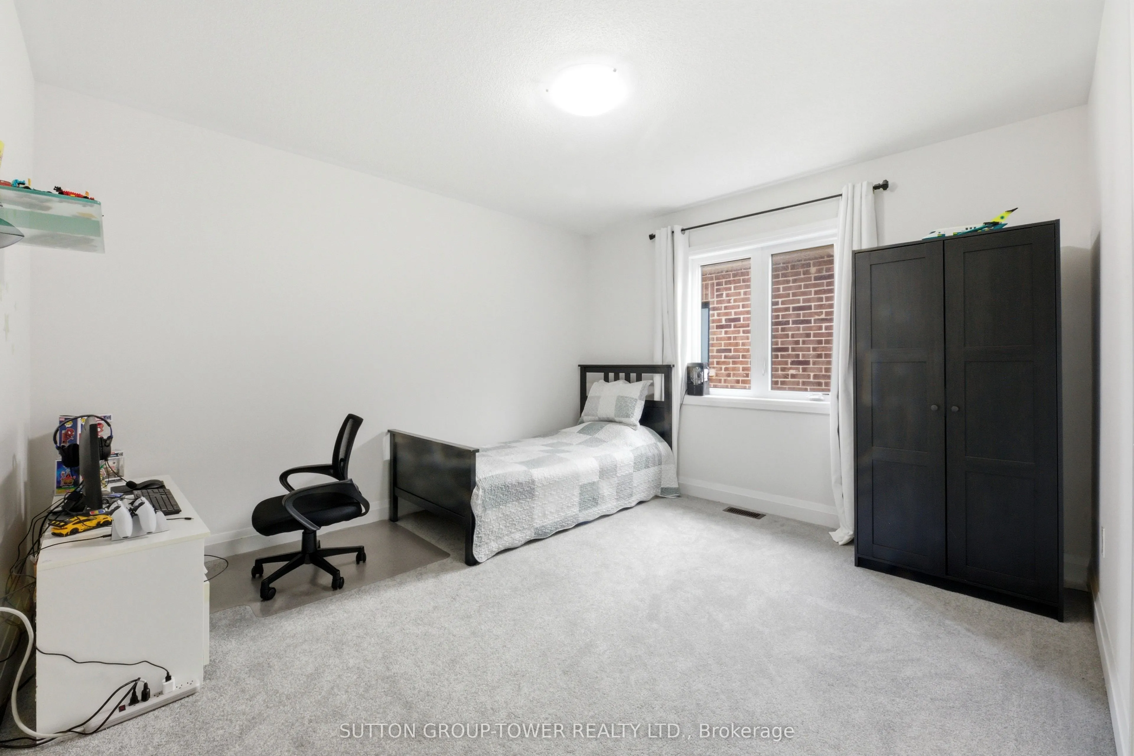 194 Ferragine Crescent