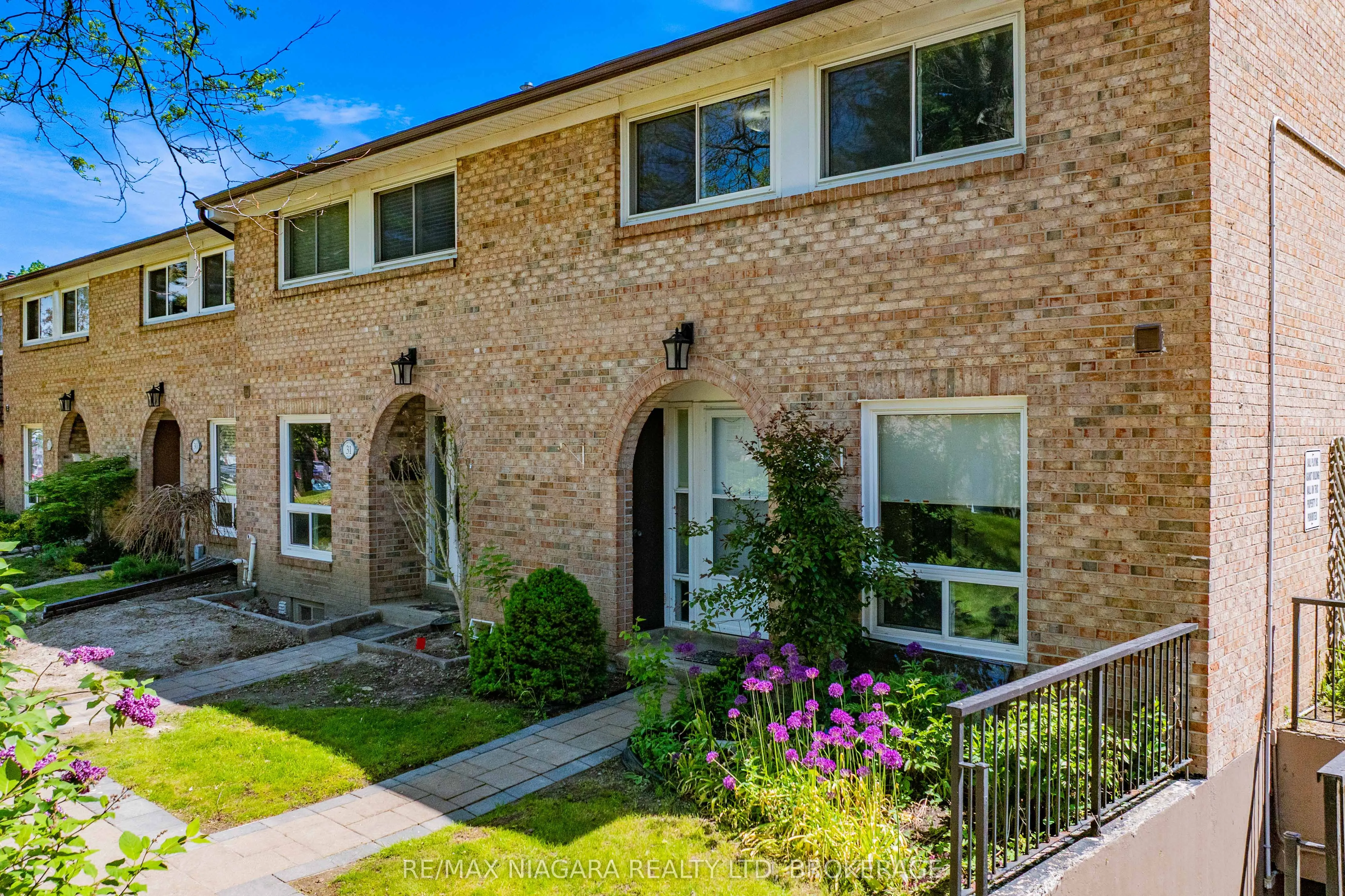 1 Wootten Way S #32