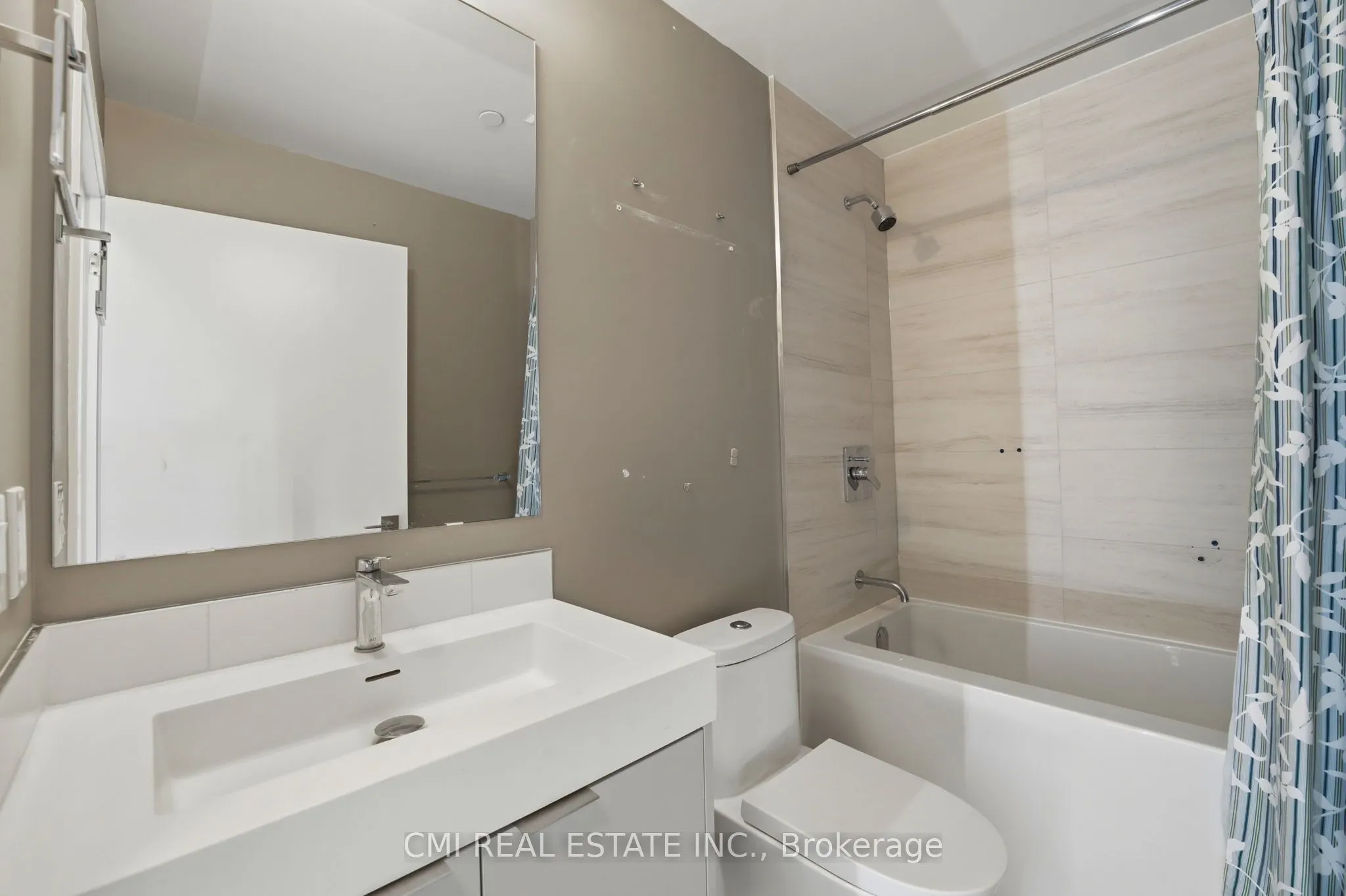 10 Abeja Street #1313
