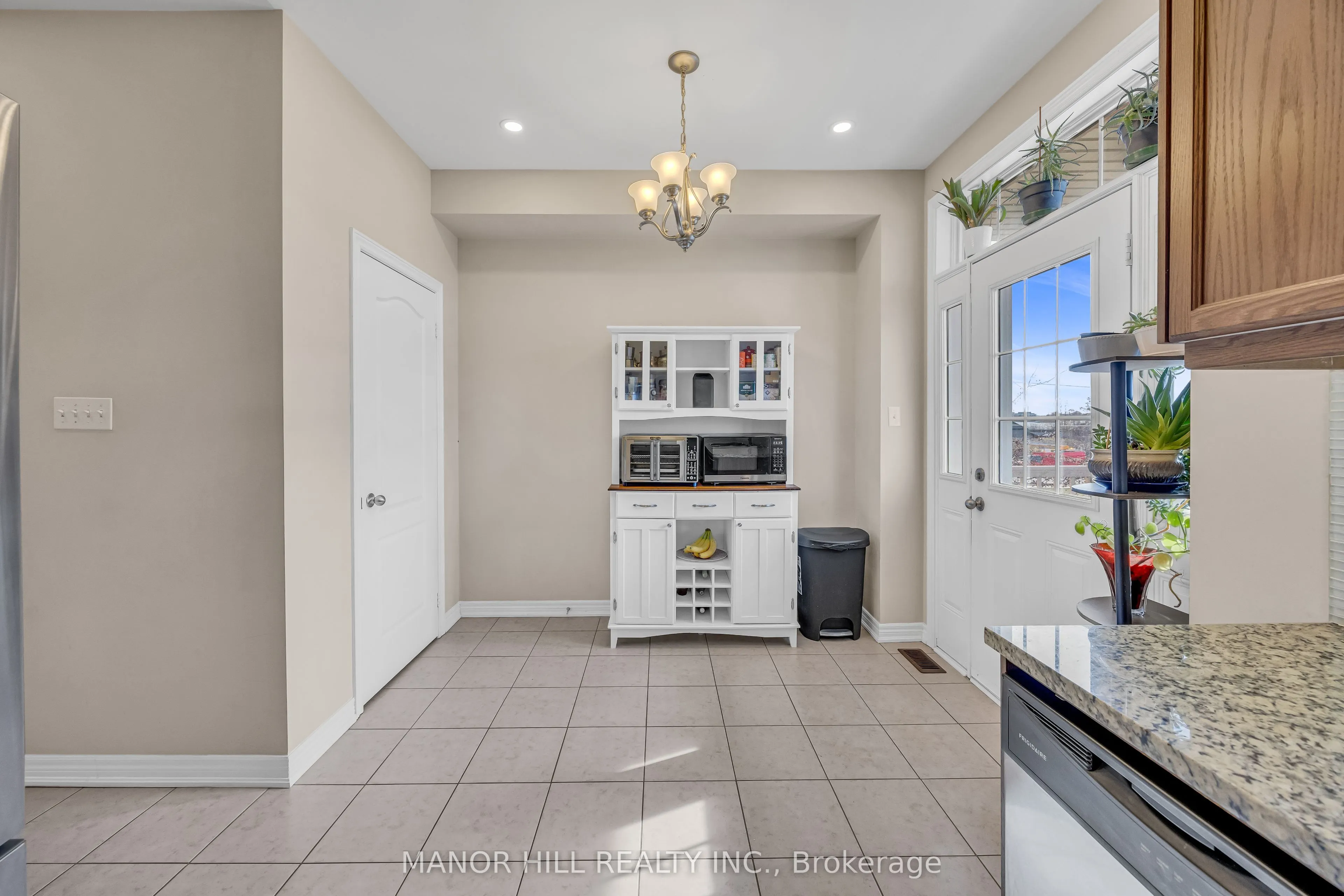 10 Porter Avenue W #12