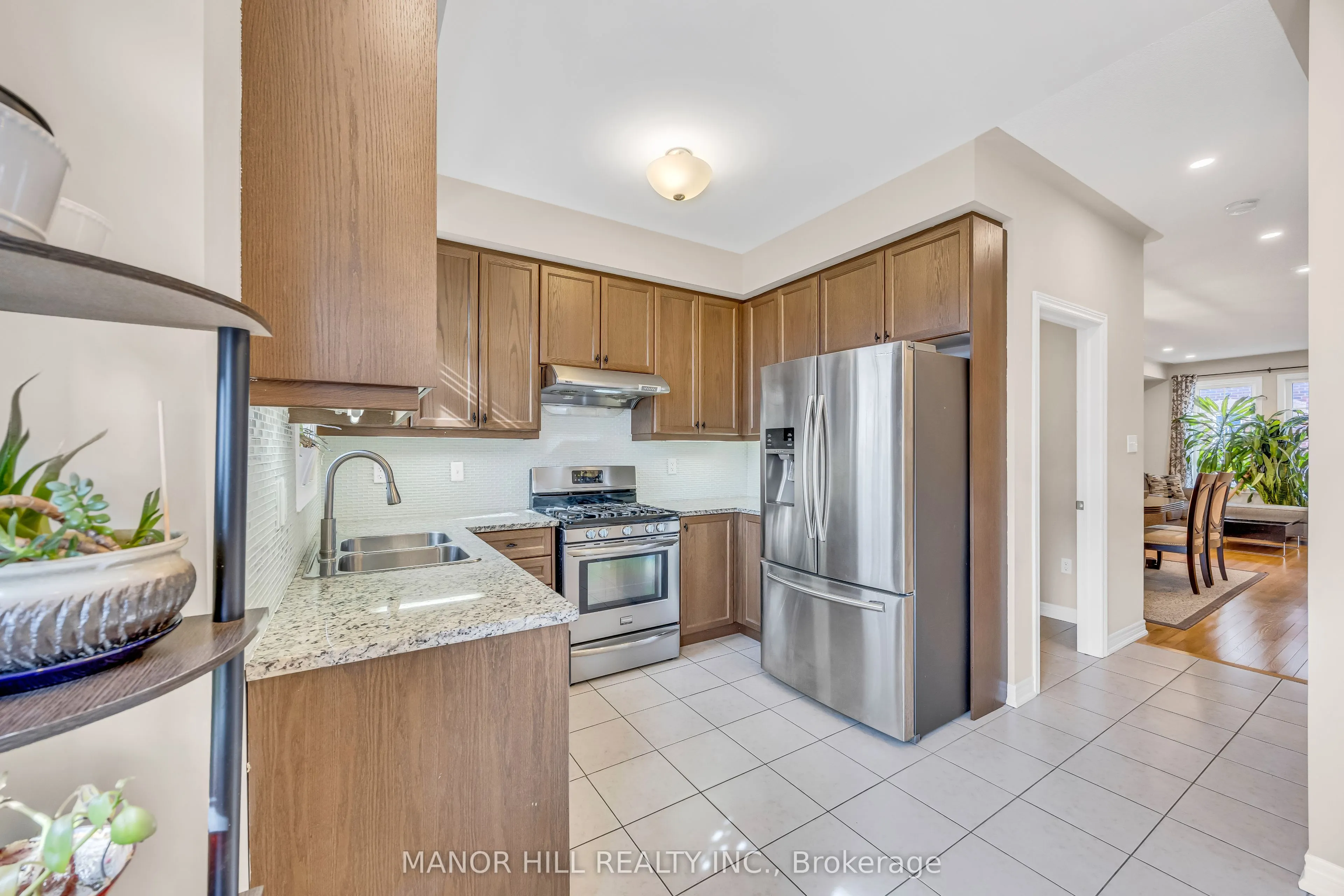 10 Porter Avenue W #12
