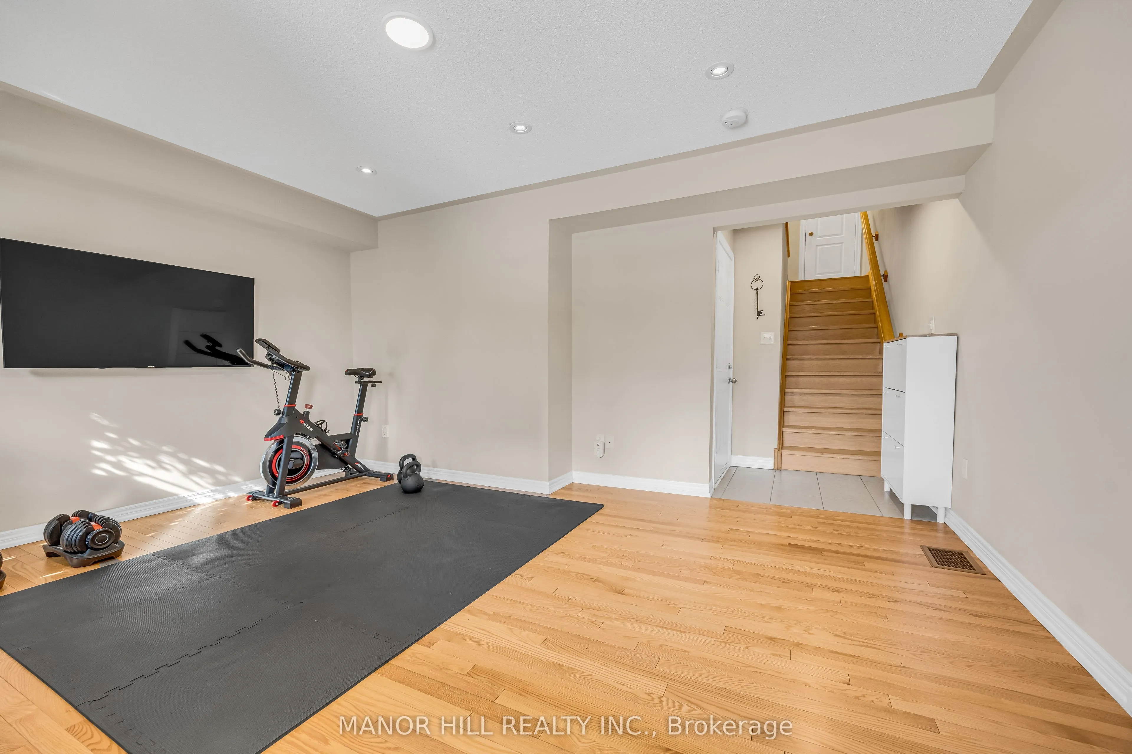 10 Porter Avenue W #12